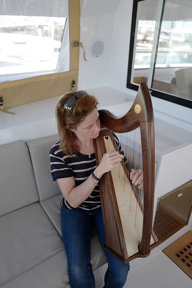 A boat without a harp isn't worth living on